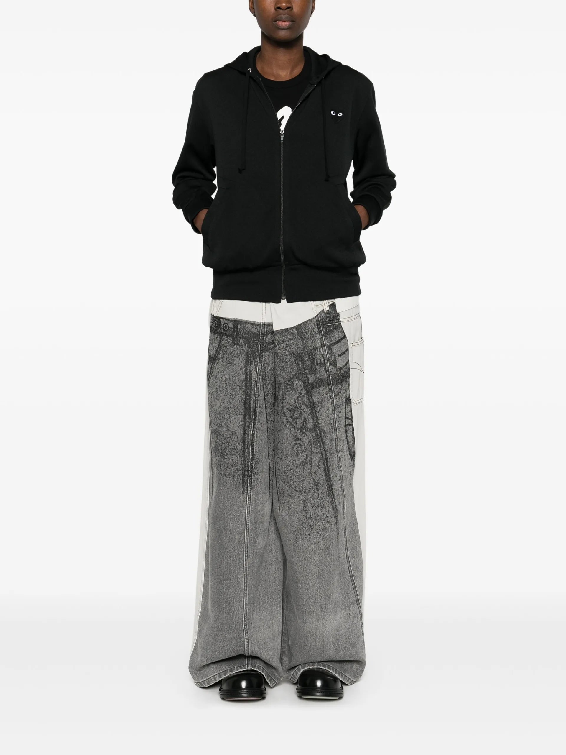 Comme Des Garçons Play Heart-patch Zip-up Hoodie AXT254051 Vue 3