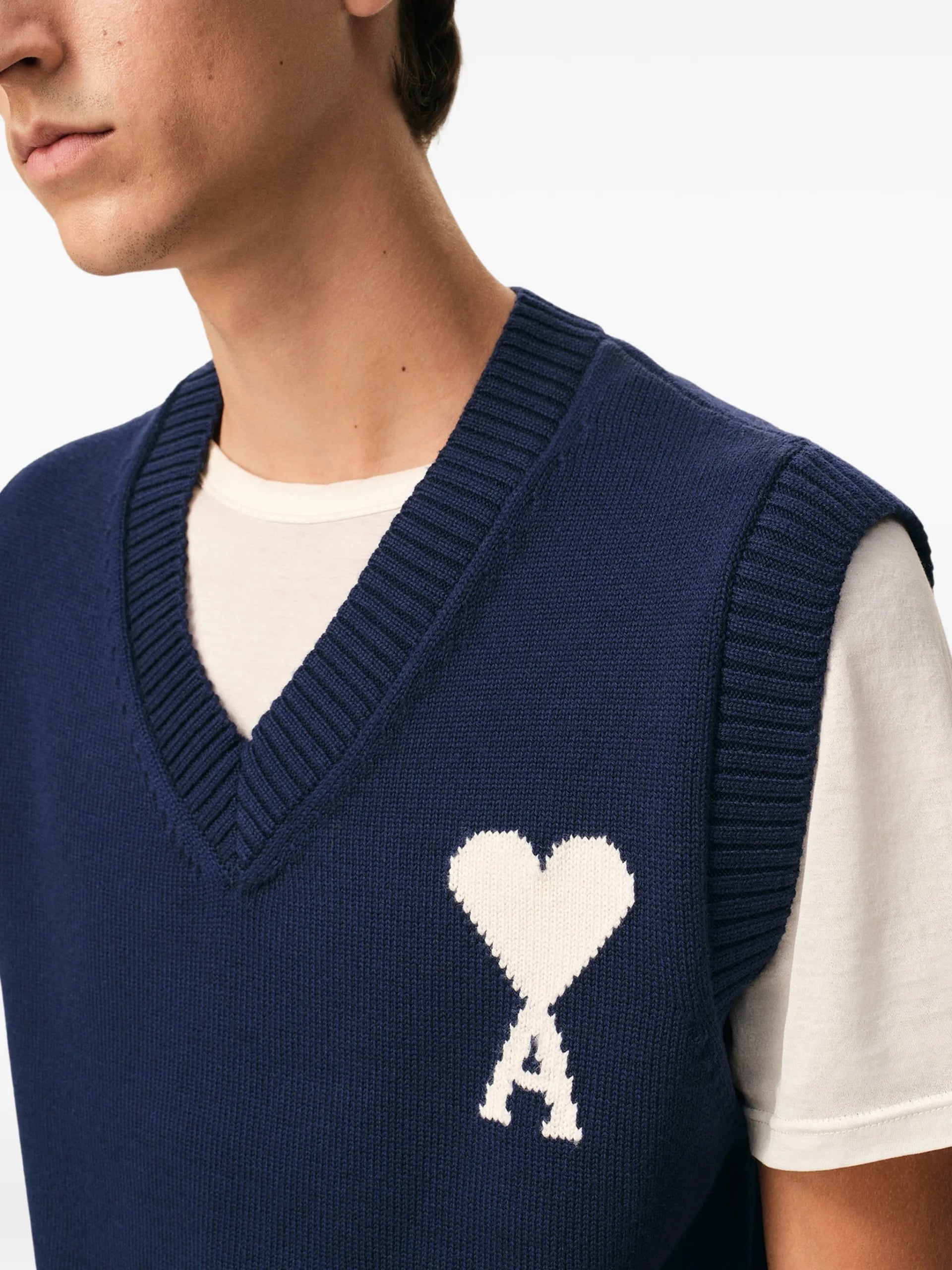 AMI Paris Ami De Coeur Knitted Vest E26UKS860KN0156 Vue 5