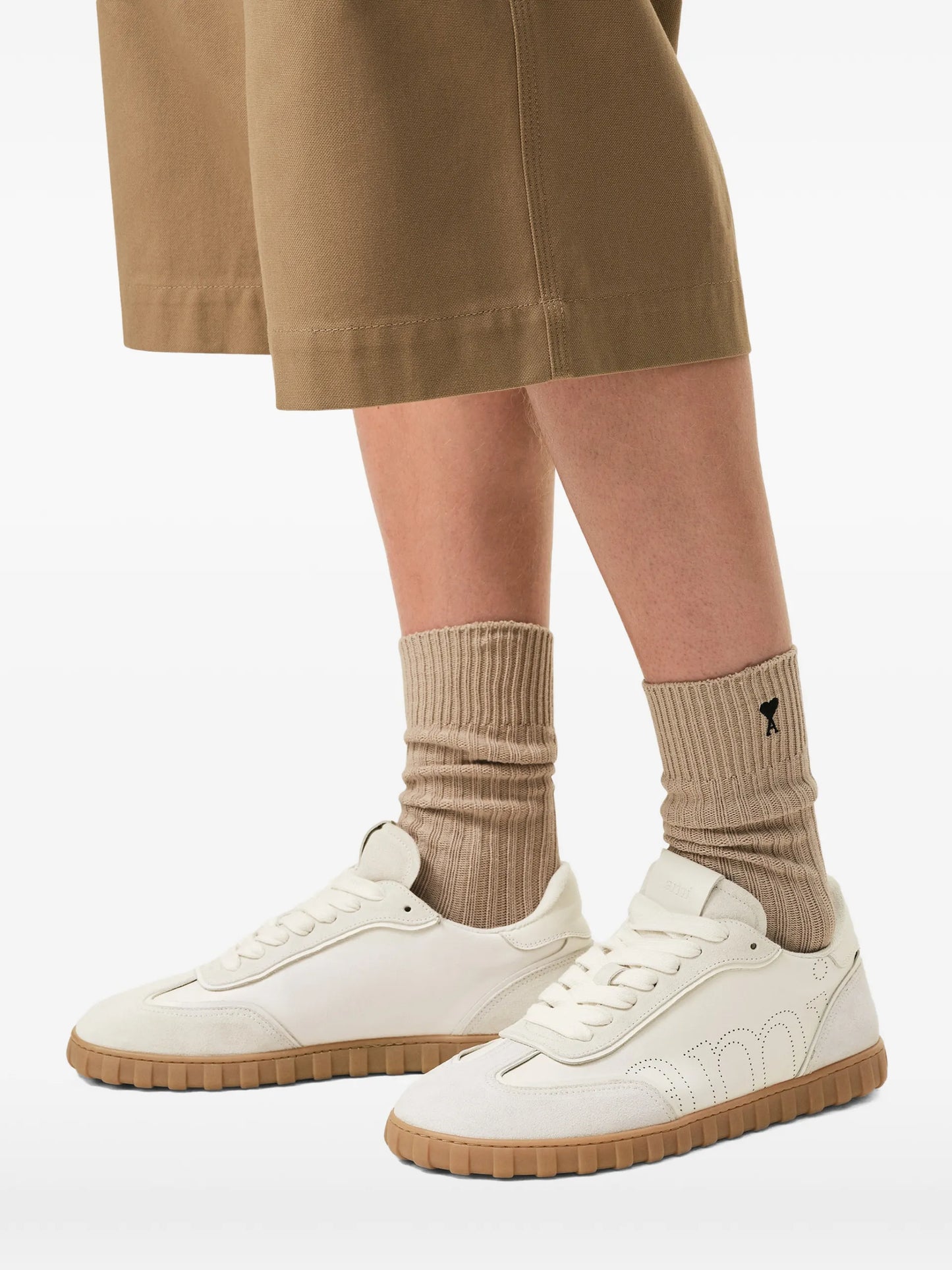 AMI Paris Step Perforated-logo Leather Sneakers E26USN508AL0126 Vue 5