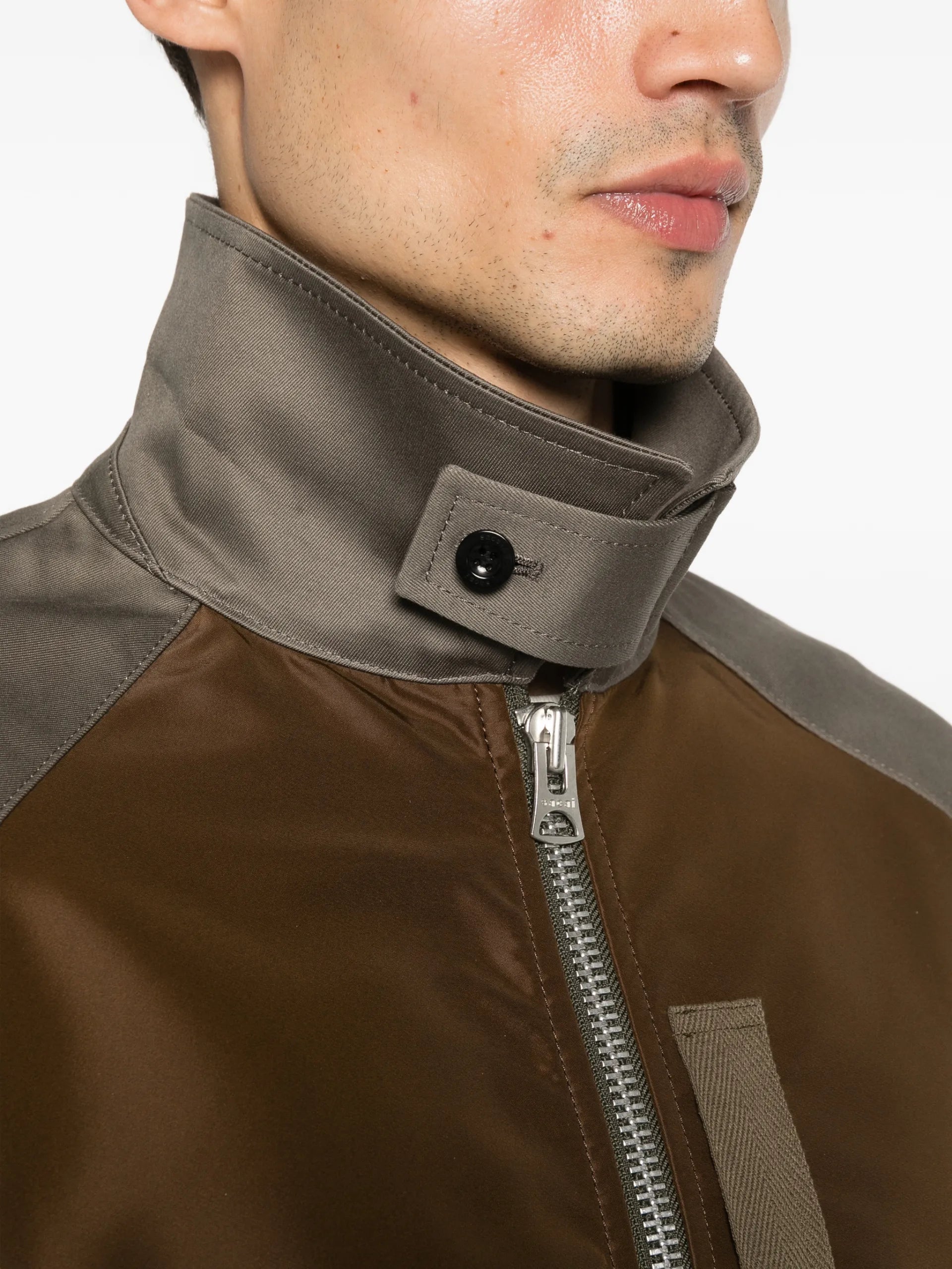 Sacai Zipped Panelled Jacket 2603911M Vue 5