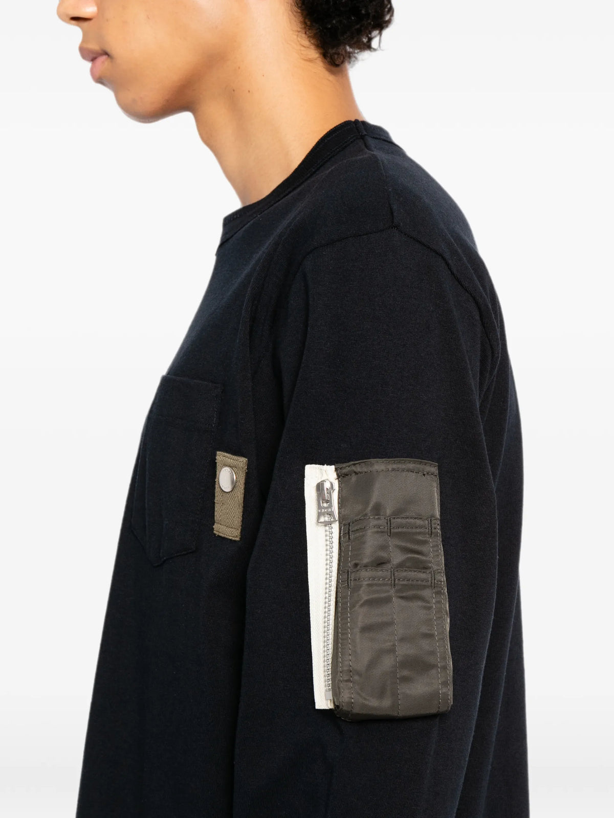 sacai utility-pocket long-sleeve T-shirt coloris Black - vue 5