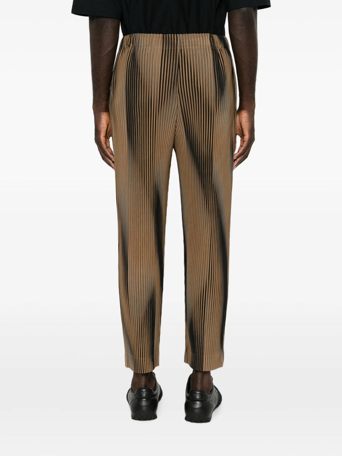 Homme Plissé Issey Miyake plissé-effect cropped trousers coloris Brown - vue 4