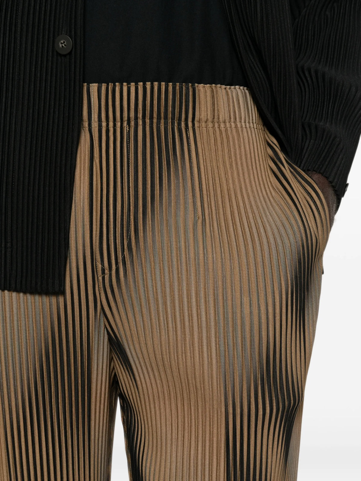 Homme Plissé Issey Miyake plissé-effect cropped trousers coloris Brown - vue 5