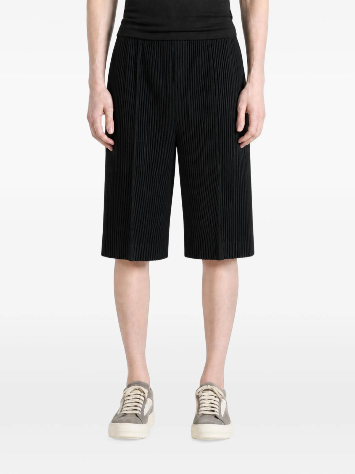 Homme Plissé Issey Miyake pleated shorts coloris Black - vue 2
