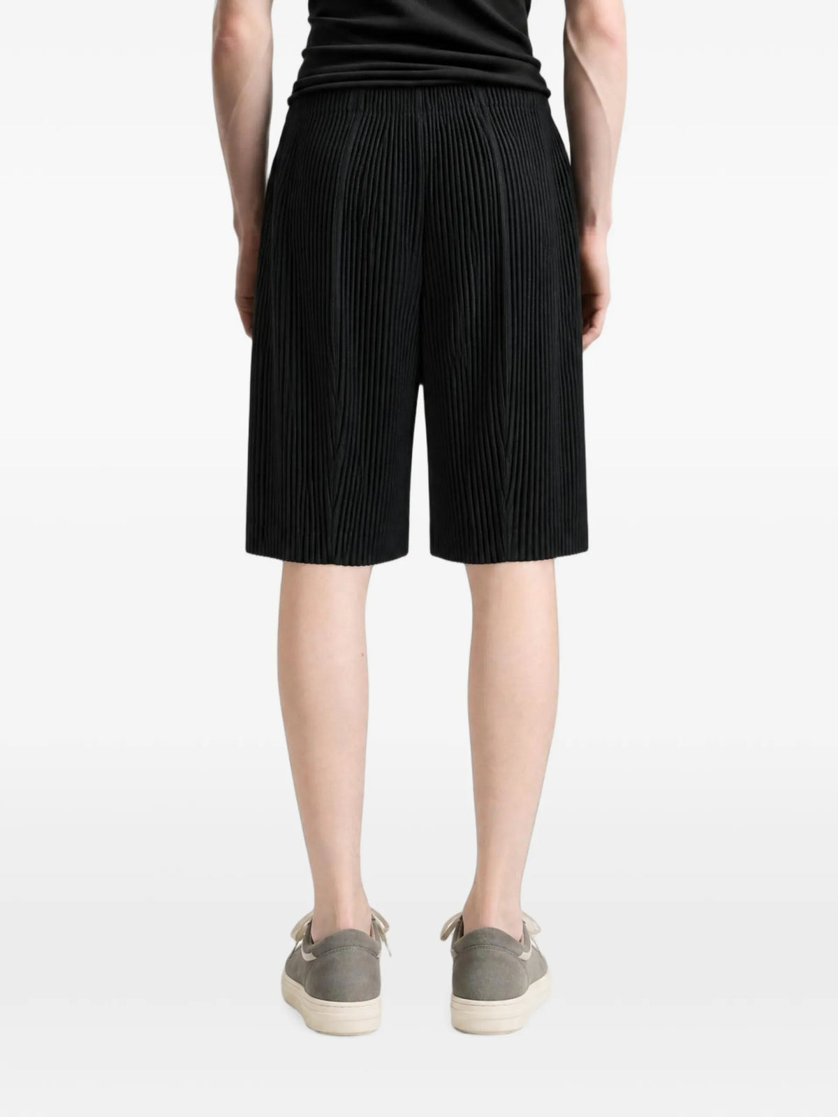 Homme Plissé Issey Miyake pleated shorts coloris Black - vue 4