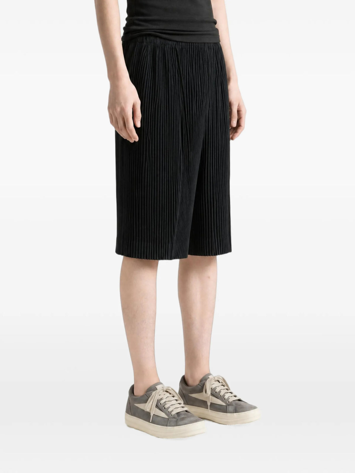 Homme Plissé Issey Miyake pleated shorts coloris Black - vue 3